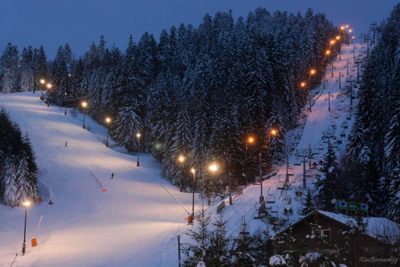 Night opening of the ski Tracks.
