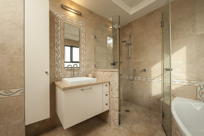 masterbedroom bathroom