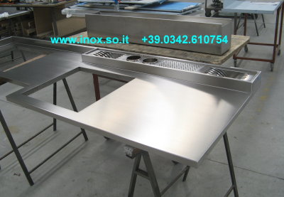 piano inox personalizzato con canale attrezzato.jpg