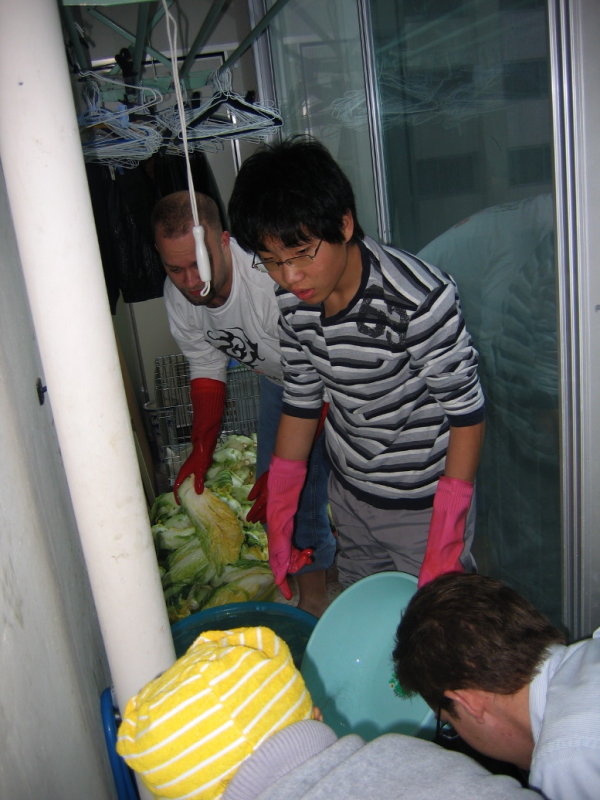 Making Kimchi at Yuns Dec10th 2005 009.jpg