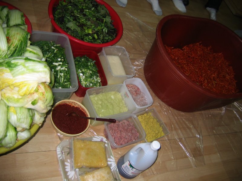 Making Kimchi at Yuns Dec10th 2005 020.jpg