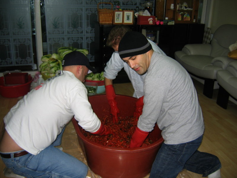 Making Kimchi at Yuns Dec10th 2005 024.jpg