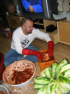 Making Kimchi at Yuns Dec10th 2005 029.jpg