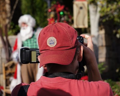 Pixelmaniac shooting Santa