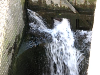 Water leaking into the skiff lock.
