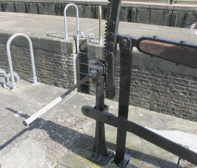 Unique mechanism to work the skiff lock.