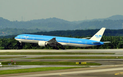 KLM 777/300 Take Off from KLIA