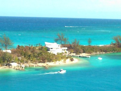 The beautiful Nassau waters by the port 2