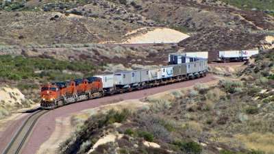 BNSF 7610 on the B-PHXSBD4-25A down the S. main near Hill 582, Cajon Pass, CA. (1/26/12)