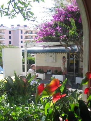 Apt/Hotel entrance