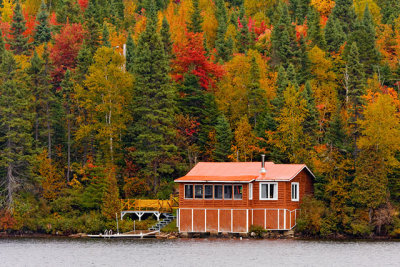 Cottage on a lake: Deuxime lac du Sminaire