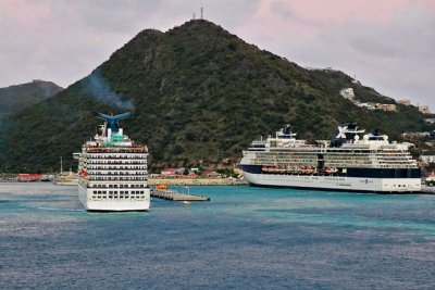 Cruise ships leaving the dock