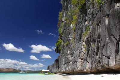 Boats and limestone, Banol Beach
