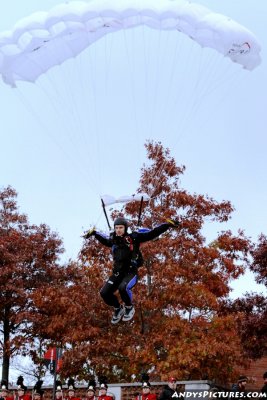 Skydivers at the Syracuse-Cincinnati game