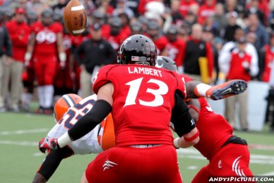 Syracuse Orange KR Jeremaih Kobena fumbles the opening kickoff