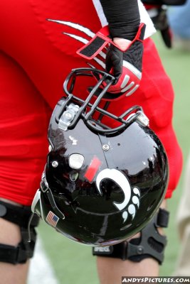 Cincinnati Bearcats helmet