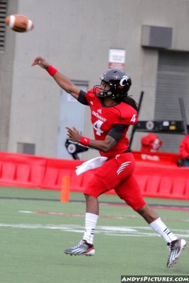 Cincinnati Bearcats QB Munchie Legaux