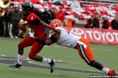 Cincinnati Bearcats QB Munchie Legaux