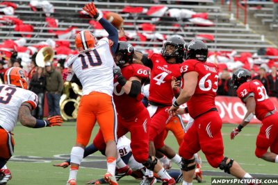 Cincinnati Bearcats QB Munchie Legaux