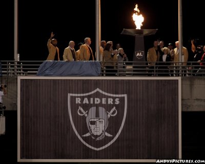 Oakland Raiders HOFers light the Al Davis flame