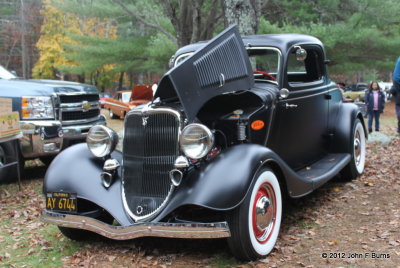 1933 Ford V8 Deluxe Coupe 3 Windows