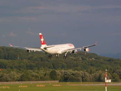 Swiss A340-300 on short final