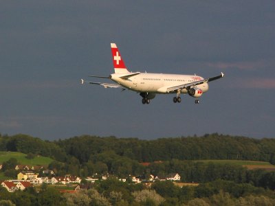 Swiss A321 on short final