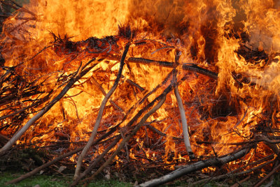 Burn up of garden and yard rubbish as fire restrictions have been lifted