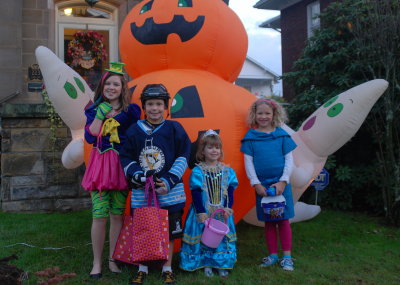 Paige, Jonah, Avery, and Kora at one of the houses on the trick or treating route