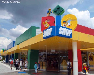 004 - Lego Store.jpg