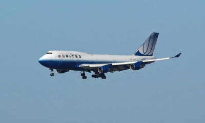 United 747 on approach