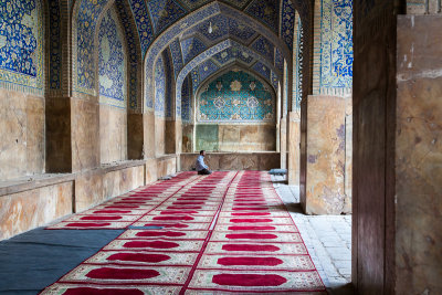 Muslim man prays - Esfahan