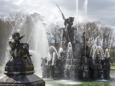 Fountain in full flow 2013