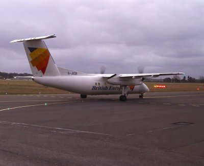 DHC8-201_GJEDX_BEE_301.jpg