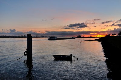 Hardinxveld bootje op Merwede