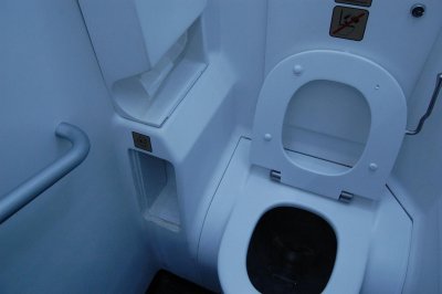 toilet in a train car (tualet v poezde)