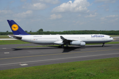 Lufthansa Airbus A340-300 D-AIGS  