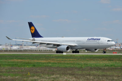 Lufthansa Airbus A330-300 D-AIKD