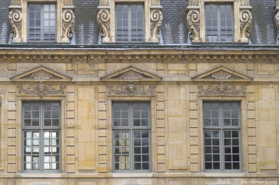 Hotel Sully Windows