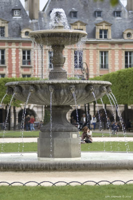 Place de Vosges Fountain