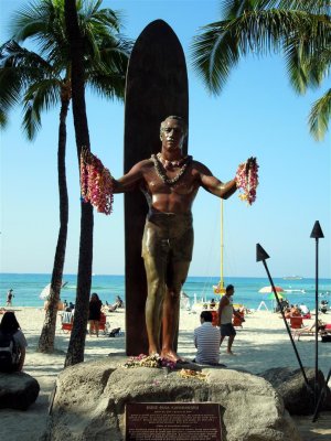 The Duke - Duke Kahanamoku welcomes all to Waikiki