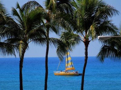 Sailing off Wiakiki Beach