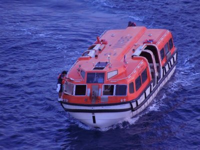 Ferrying passengers to Kialua via tenders (life boats)