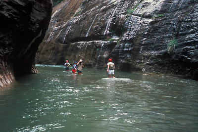 UT Zion NP 15 Virgin River Narrows y1983 Donald.jpg