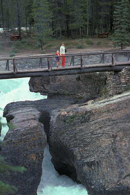 AB Jasper NP Athabasca Falls 3 Bridge y1974 Edith & Chris.jpg