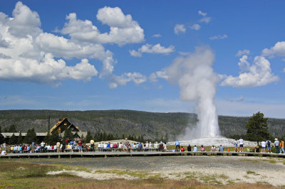 WY Yellowstone NP 590a Upper Geyser Basin, Old Faithful Geyser.jpg