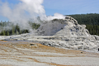 WY Yellowstone NP 600q1 Upper Geyser Basin, Giant Geyser.jpg