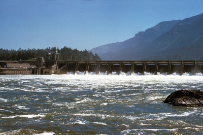 OR Columbia River 10 Bonneville Dam NHL.jpg