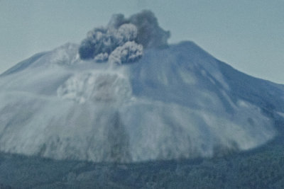WA Mt St Helens NVM 09 Shot from Park Movie of 1980 Volcanic Eruption.jpg