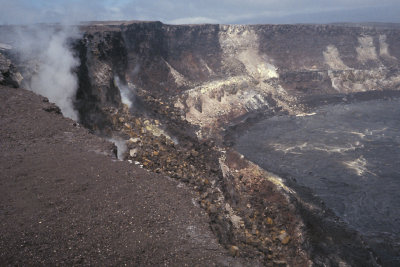 HI Hawaii 07 Volcanoes NP Kilauea Crater.jpg